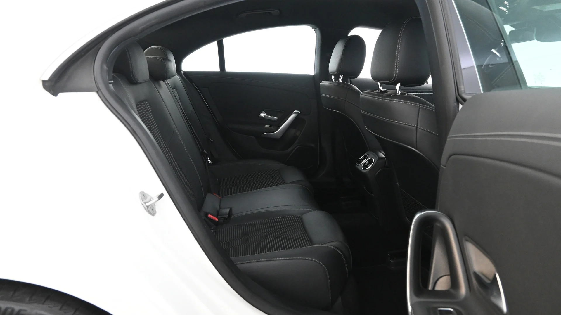 Car Image - 4JTV3YI5kSYMacs9GpaTDY