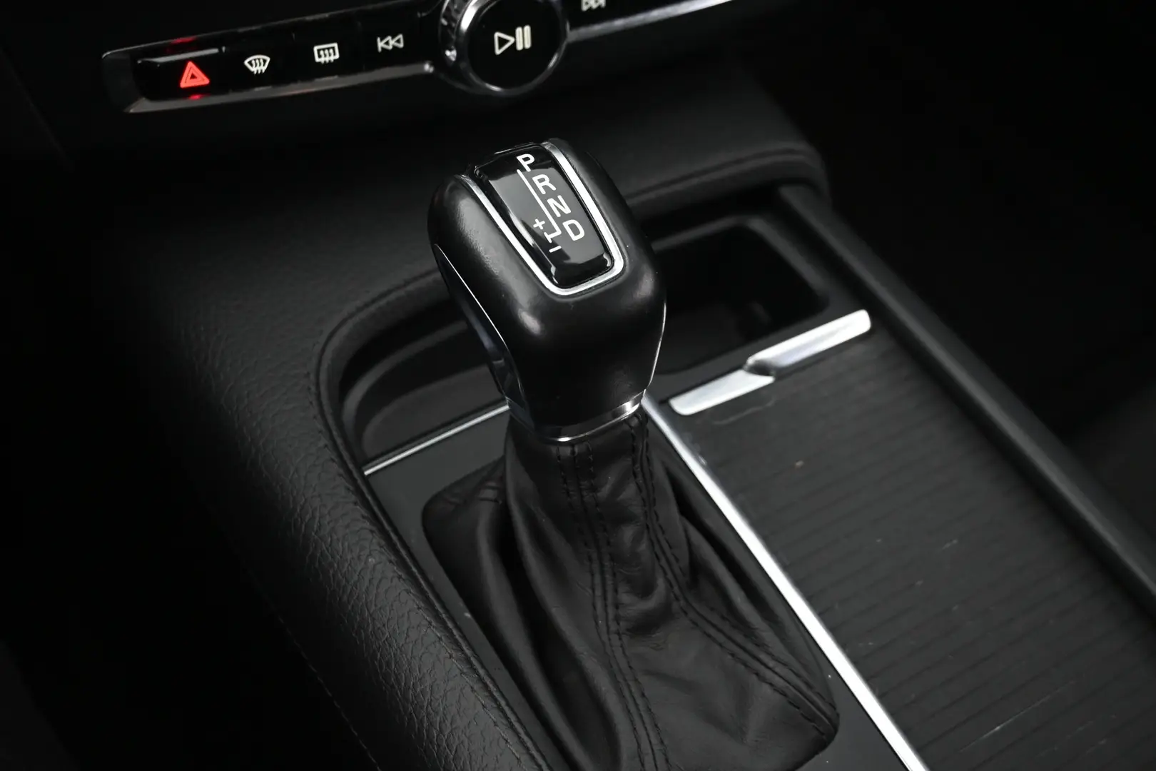 Car Image - 1lEqSXzGEwqiELnFJ6QOpJ