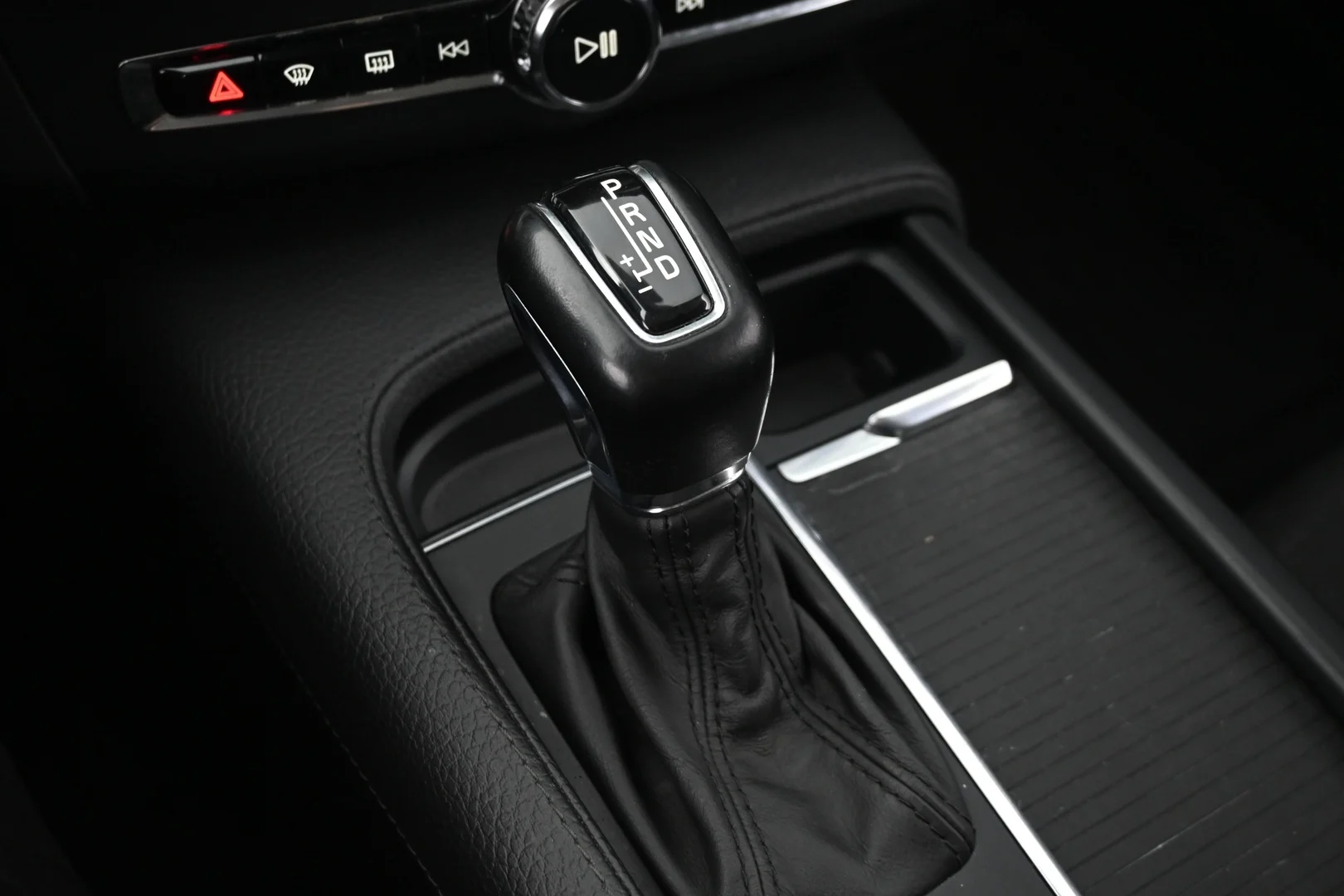 Car Image - 1lEqSXzGEwqiELnFJ6QOpJ