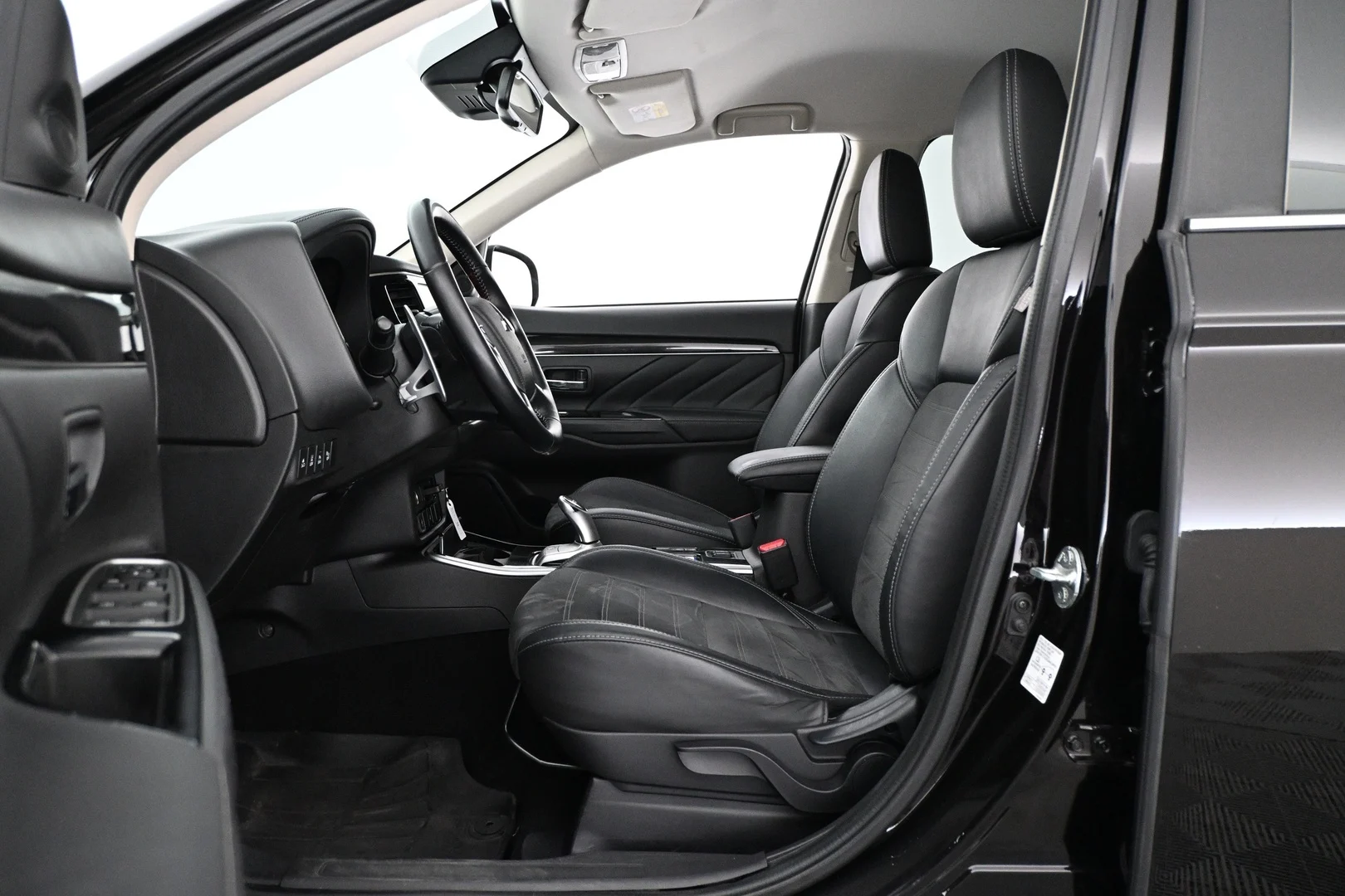 Car Image - sarHbxL4bl8PBZeNZBtLh