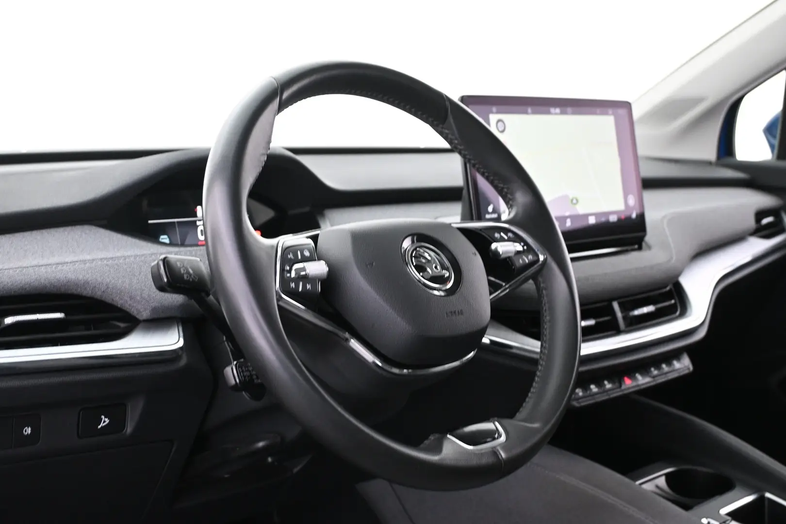 Car Image - Sx5FfyAITcq6GHgIKhwgO
