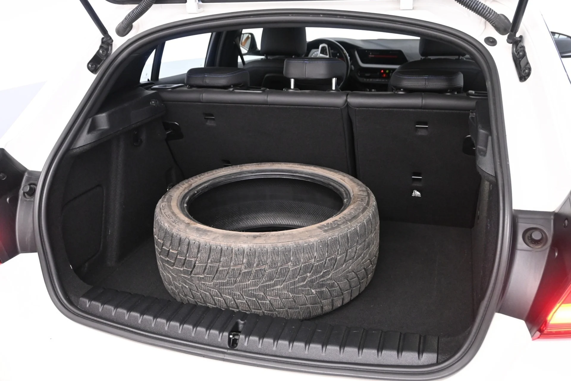 Car Image - 2tPVJz7hx9YX3kQhoRIDI2