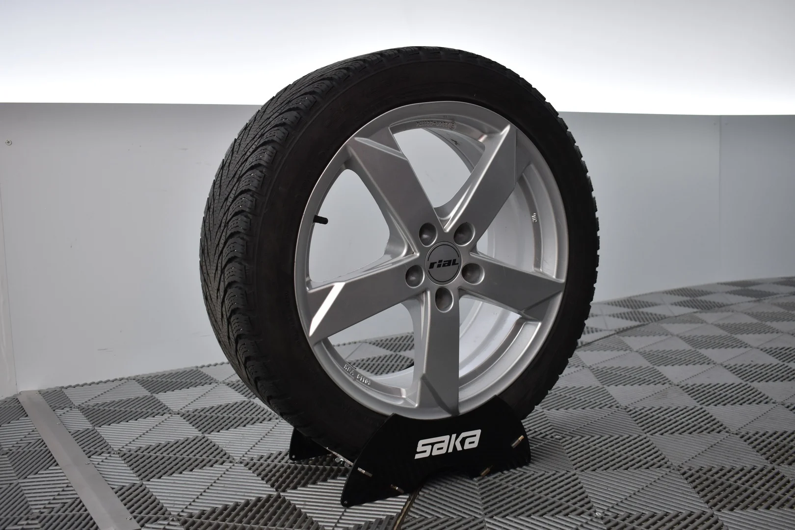 Car Image - 7CEwffoDRtcnlLTS1xLhfl