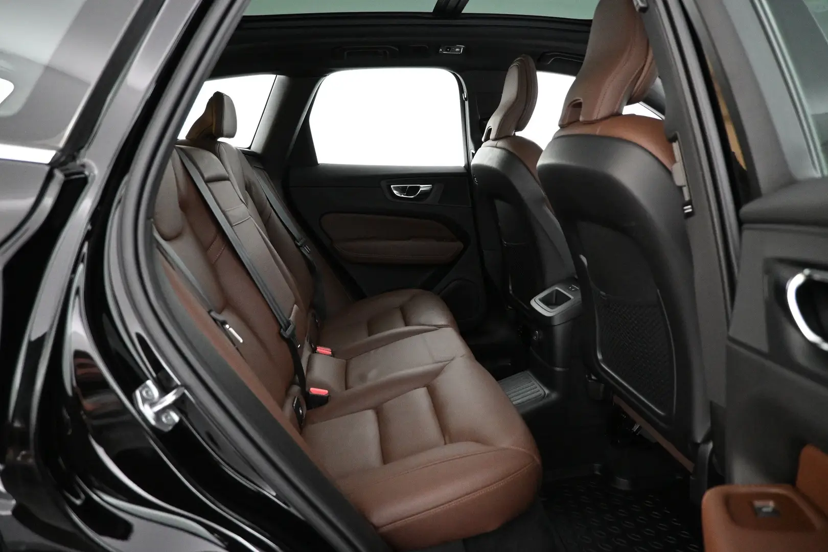 Car Image - 1MlQn8DsFCXD1x4hMzlZZk