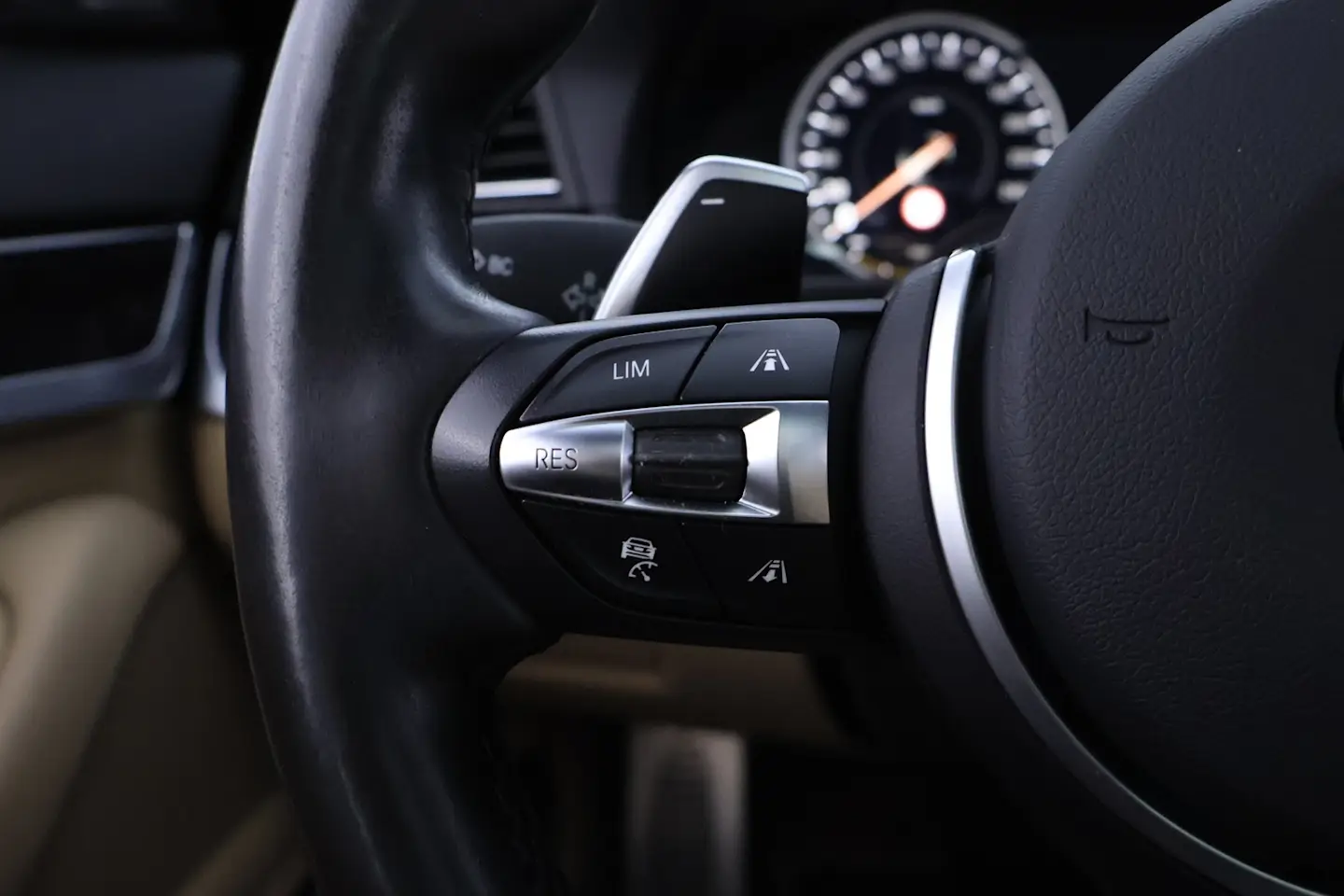 Car Image - 4ADxpjE6s96v1gNDWMPL08
