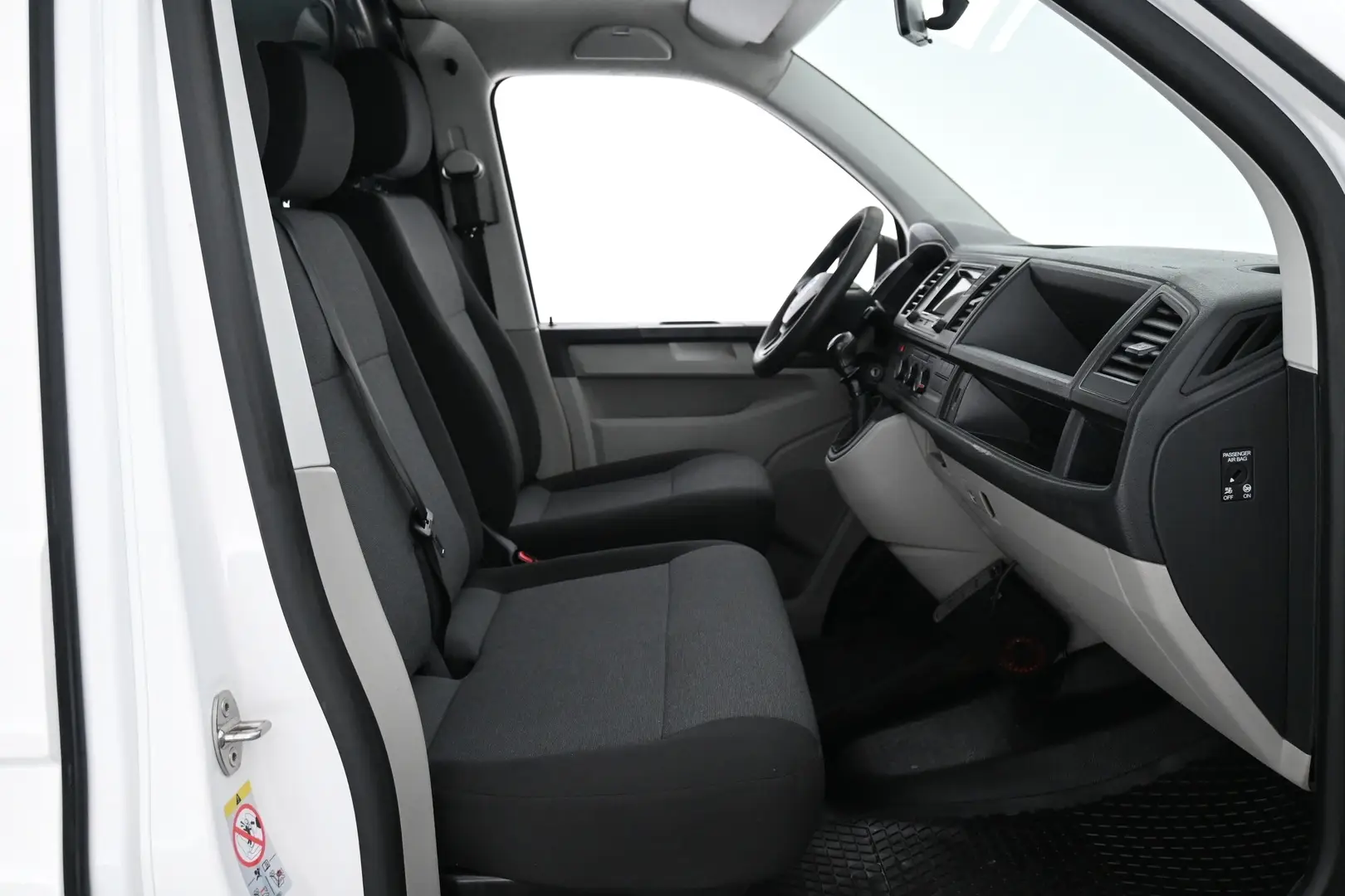 Car Image - AOCwEuwV8adroO3NOK2hh