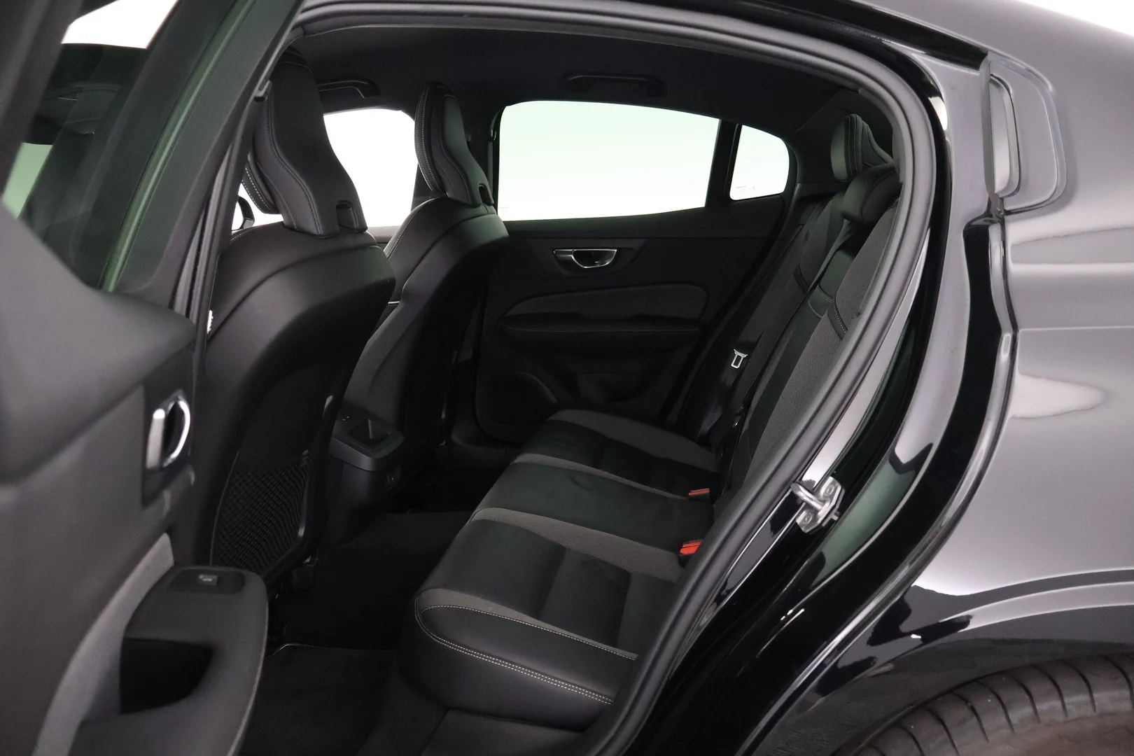 Car Image - 1Fpq9bJEU2MzFkSznXvD6h