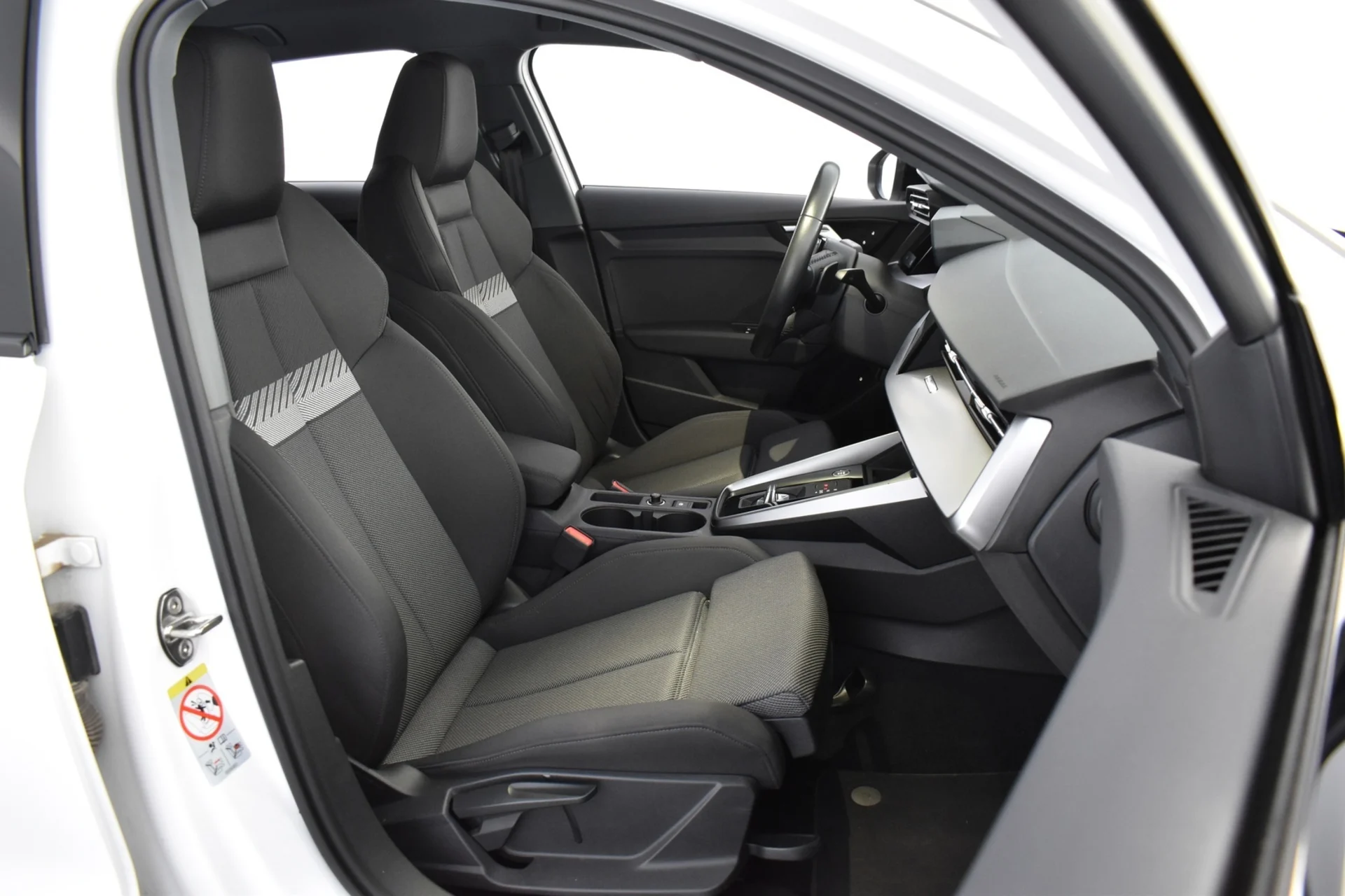 Car Image - 2f2zOgoGuGCfpjHdgXlS4b