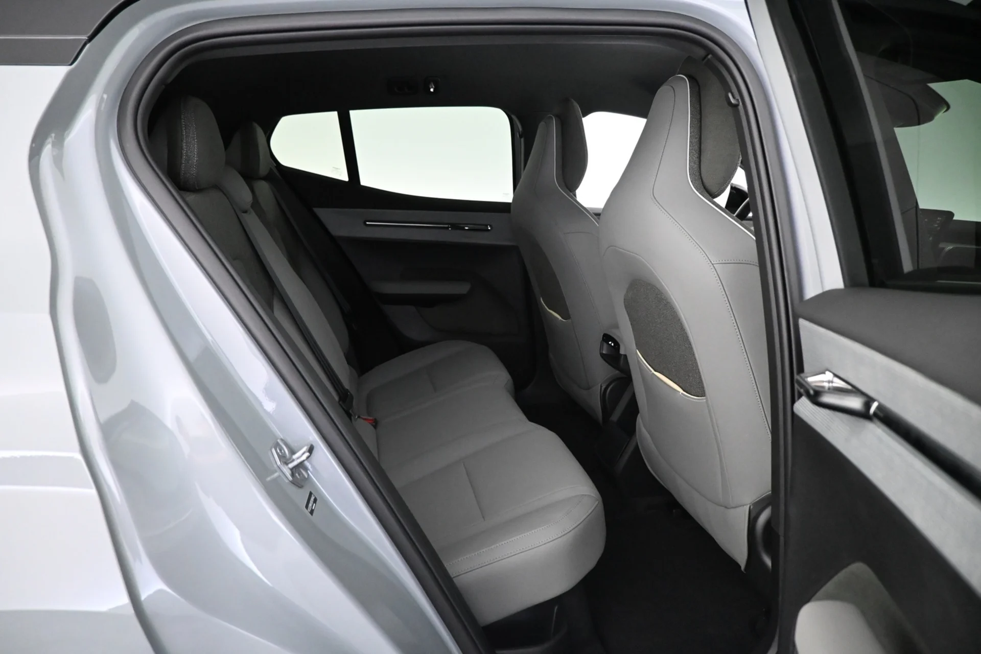 Car Image - ZpvQH2Set6FAocnQGlZX4