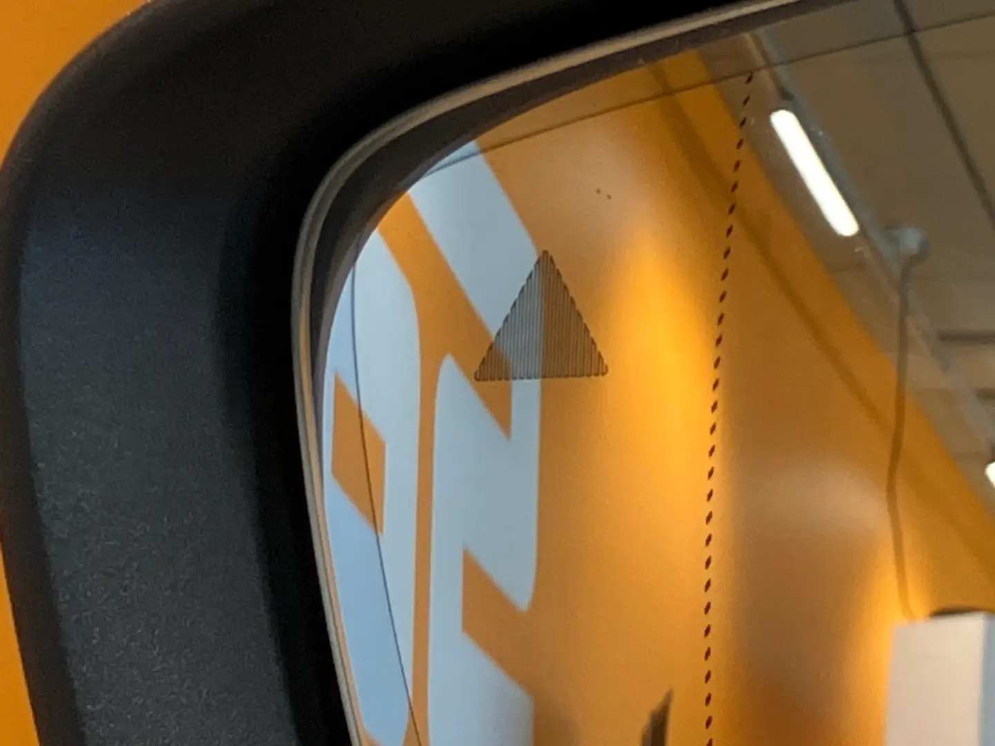 Car Image - 6zjOYggbvM9JO1jflRU1oH