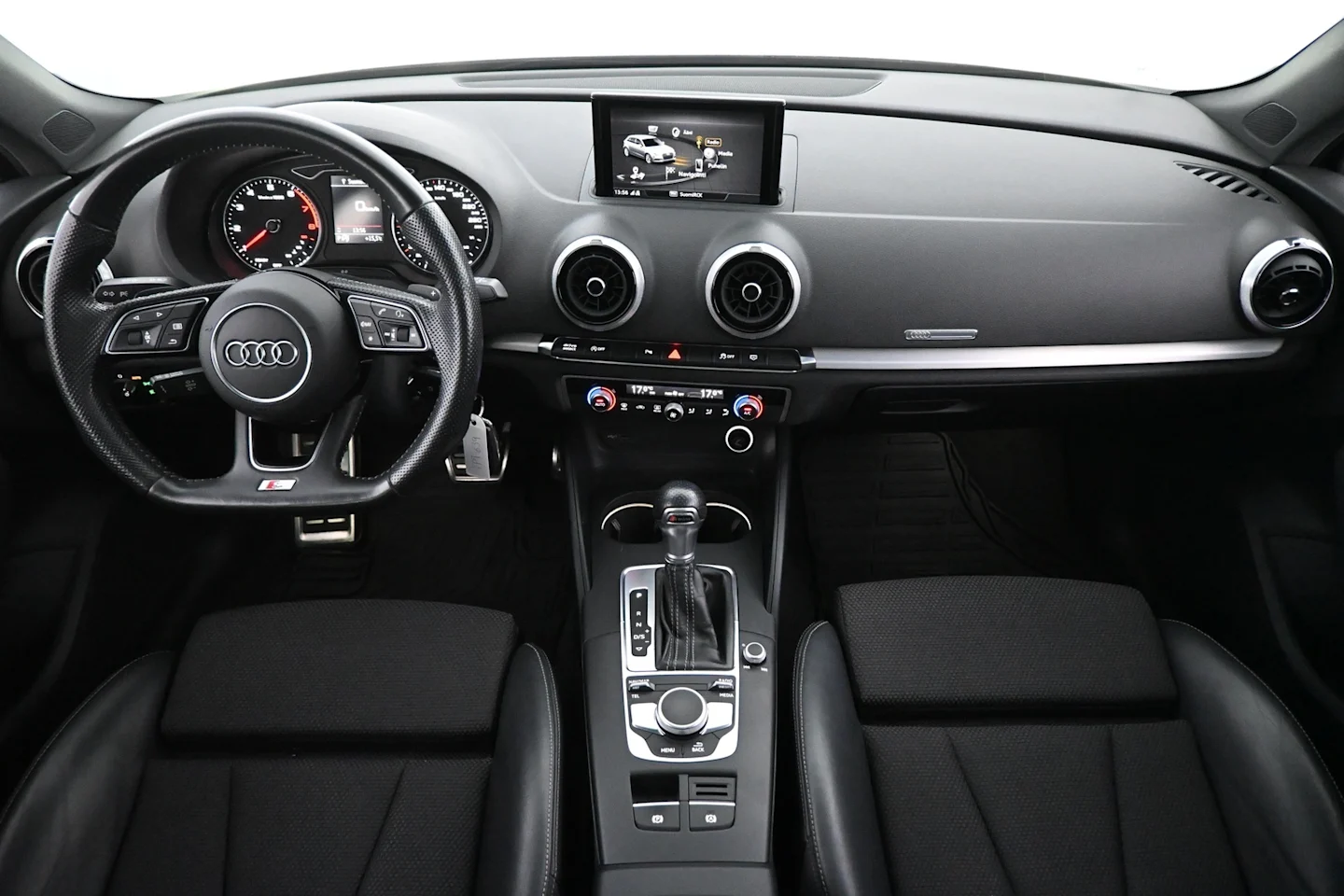 Car Image - Dhq3VjHE156xrsckq7XfK