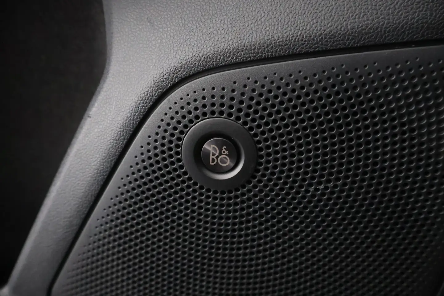 Car Image - 95UvpQgFY54XBcELCgm8D