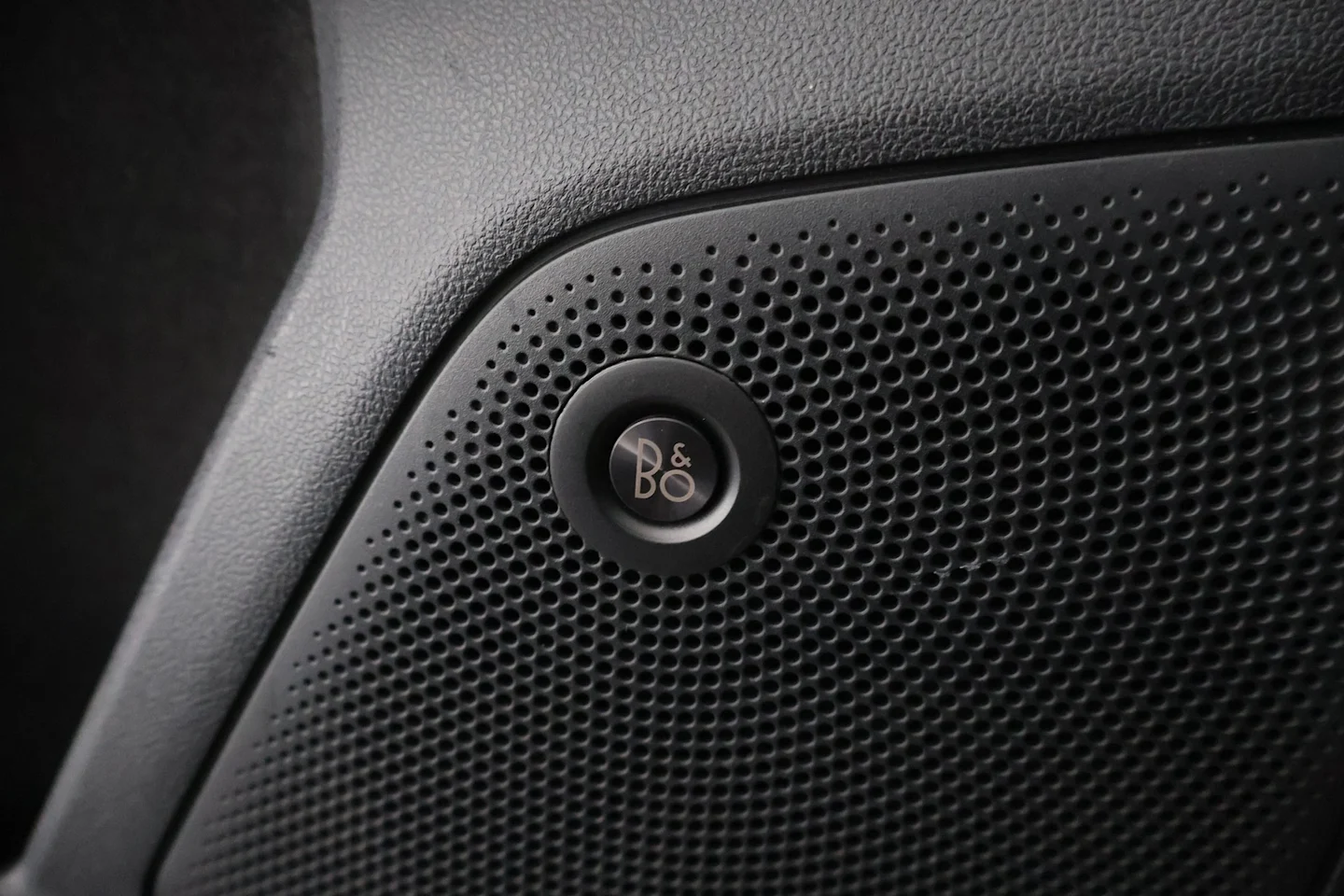 Car Image - 95UvpQgFY54XBcELCgm8D