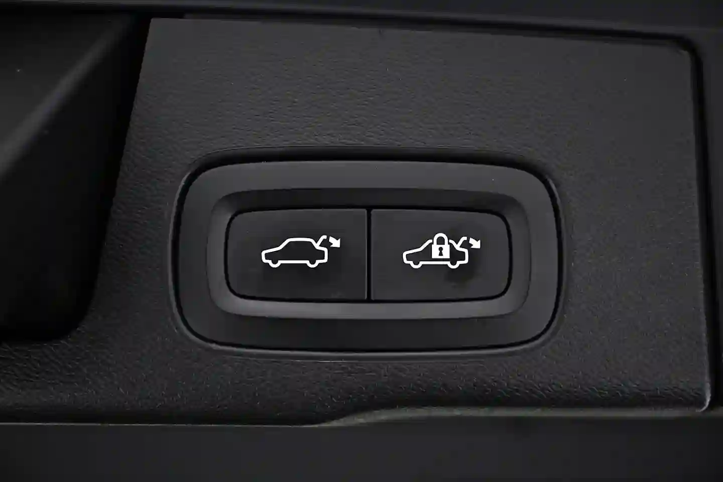 Car Image - 4jD3Rw17j9RaCAW24IcT8s