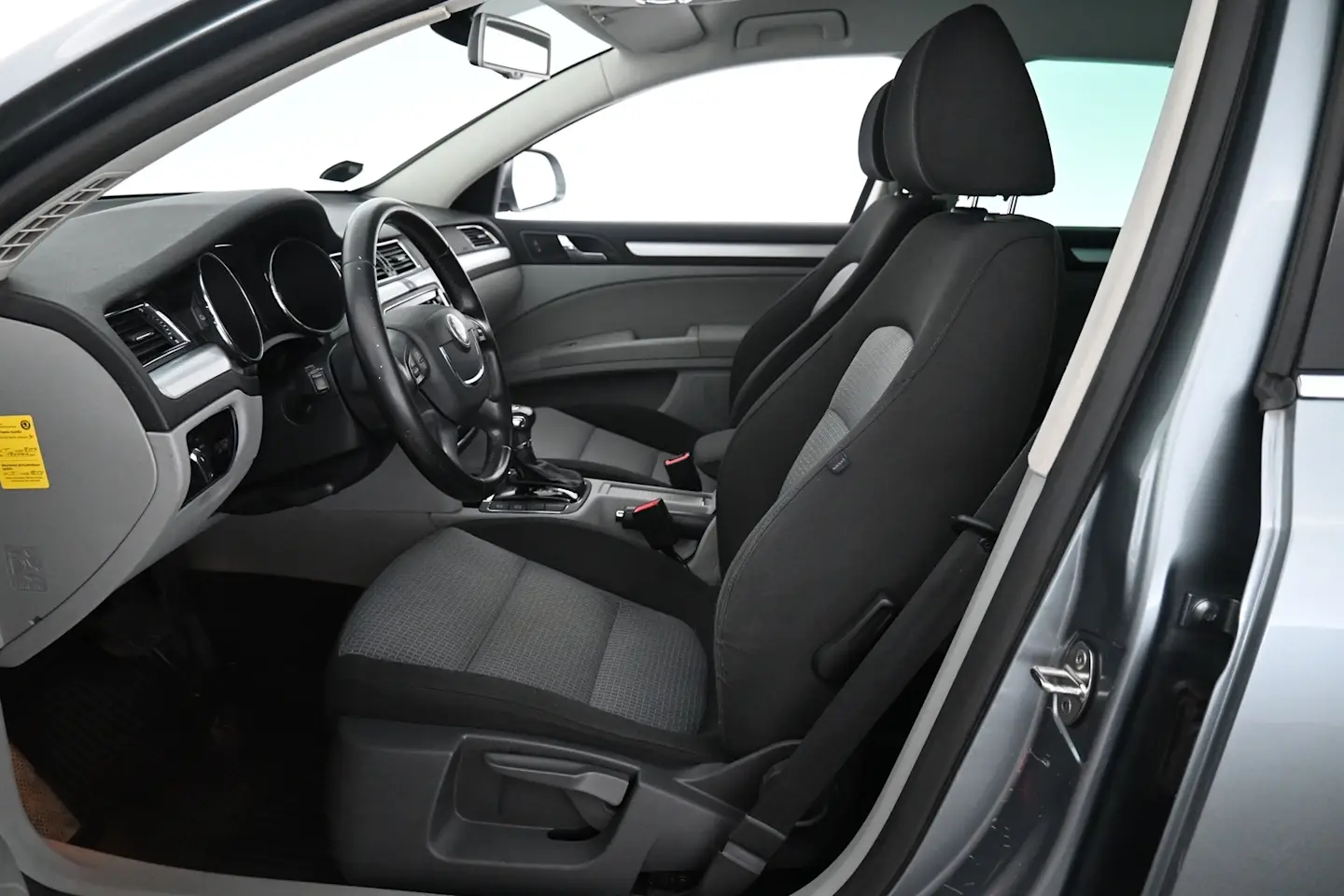 Car Image - 2UIM9TJ80thScPVWVtNHqn