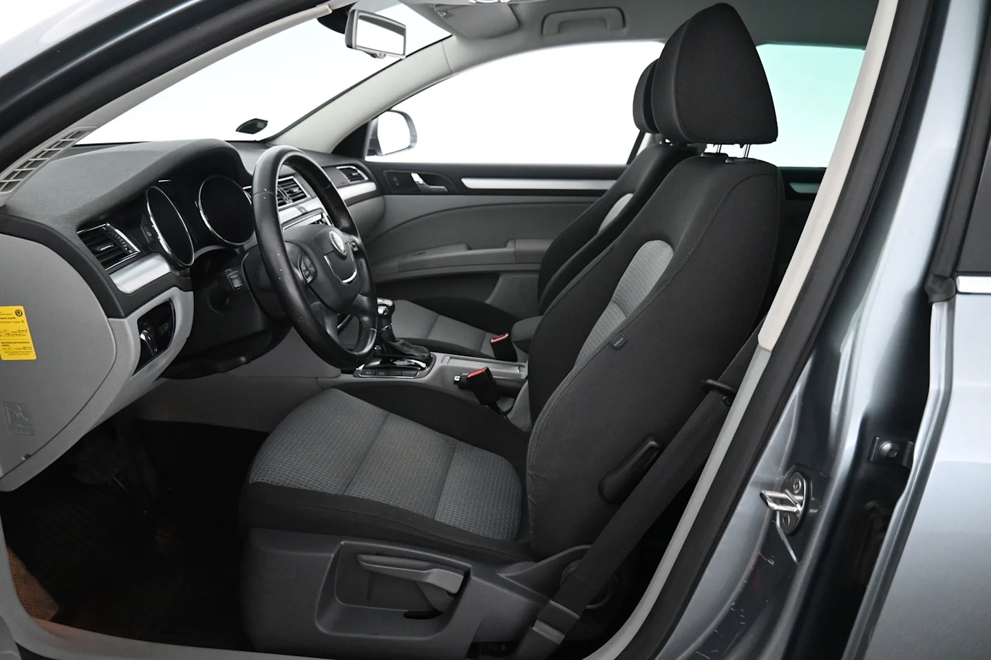 Car Image - 2UIM9TJ80thScPVWVtNHqn