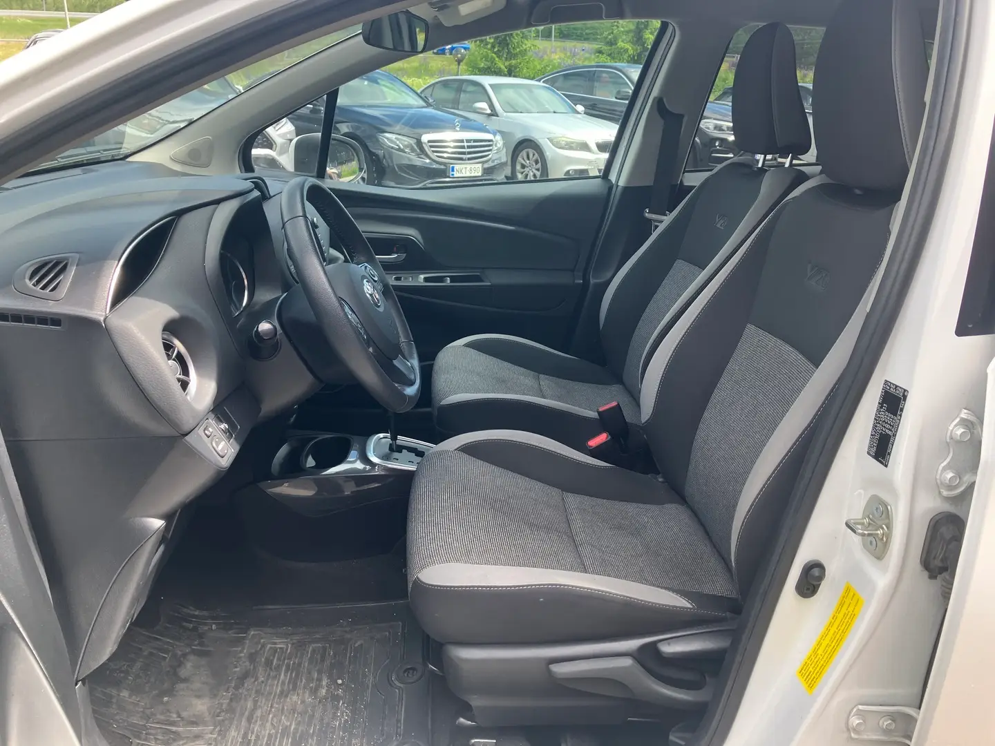 Car Image - 35vRcPBeiq9Do9cF4ZFpRd