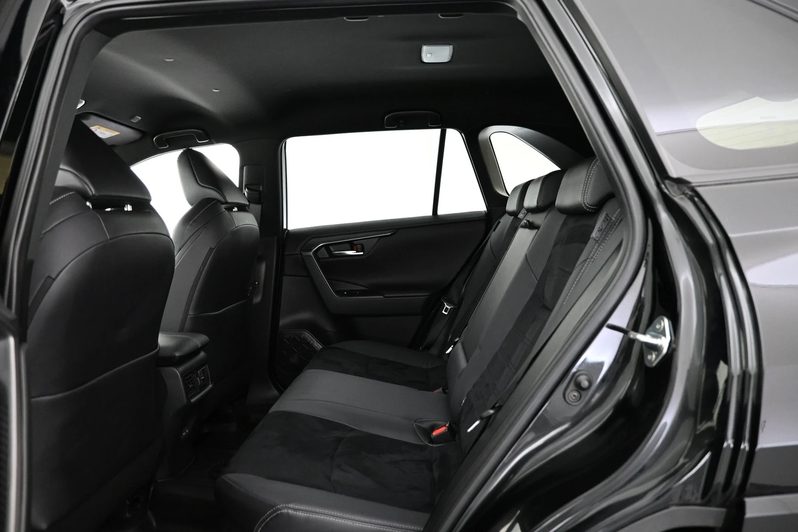 Car Image - 2Lc0yYjZmDSvaMKg2x1vTc