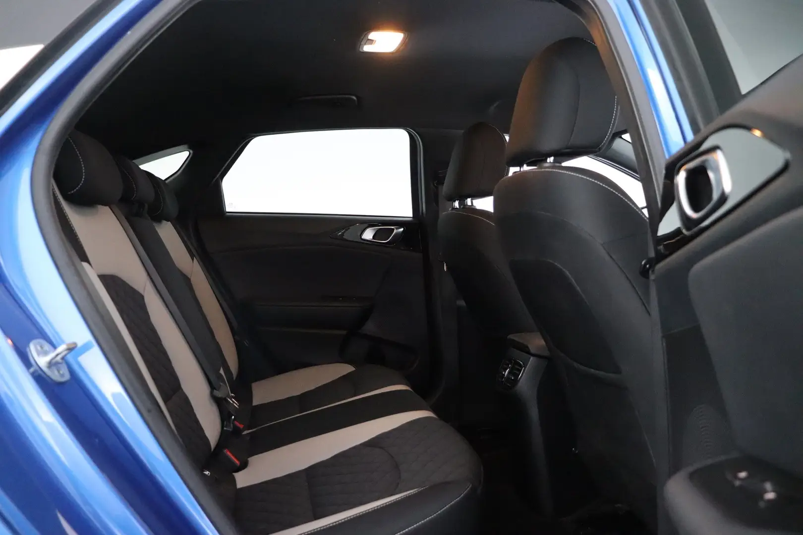 Car Image - 4L25FYfh8d7rLNmjNcEKGX