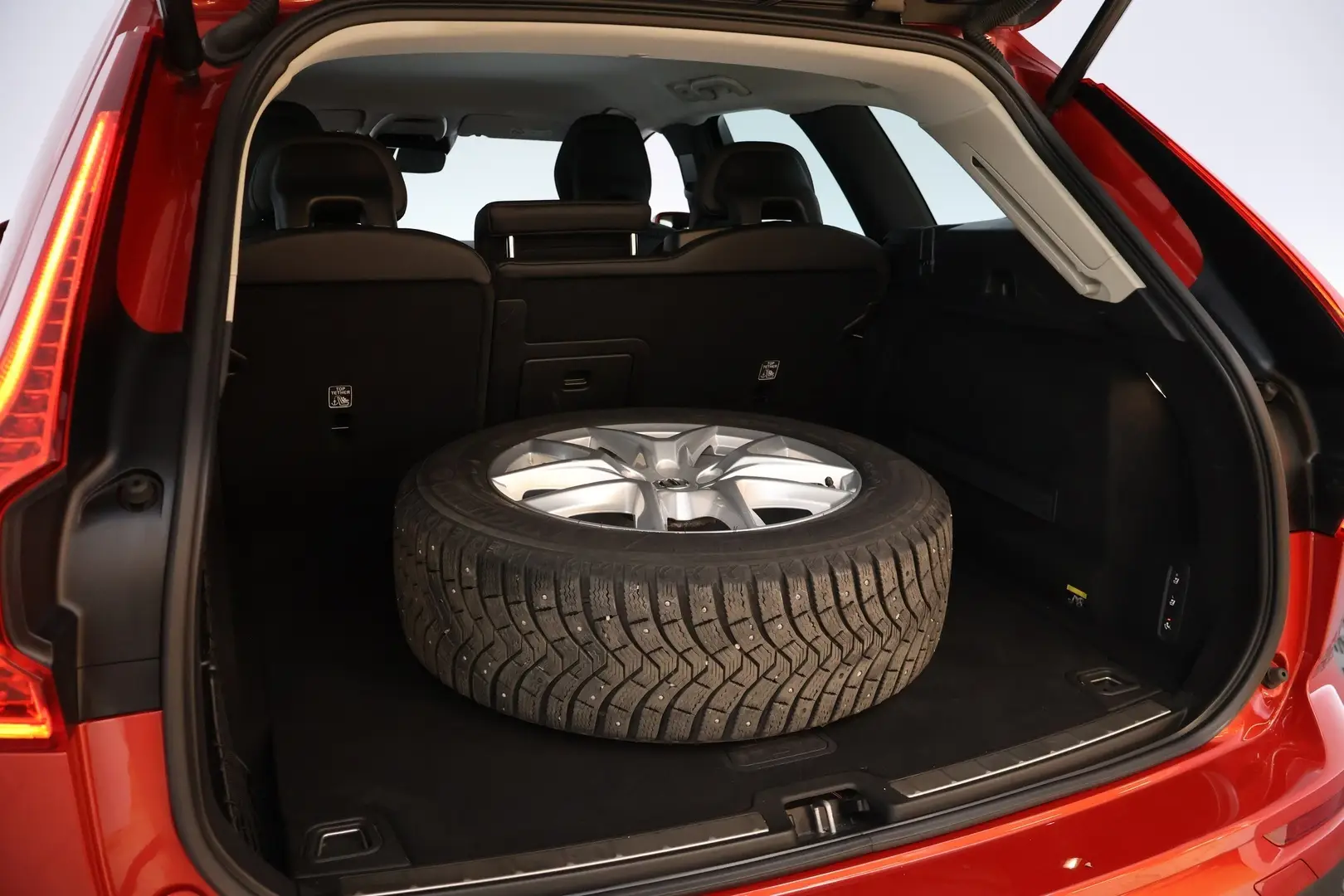 Car Image - 2xGwmoY44bnembLtY1G11a