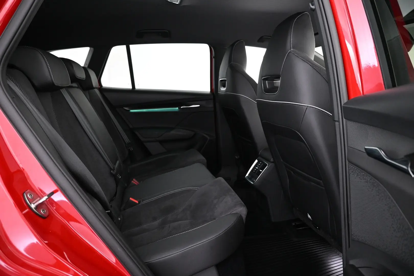 Car Image - 2qfBWiQ6hSw28B8N3VtJTc
