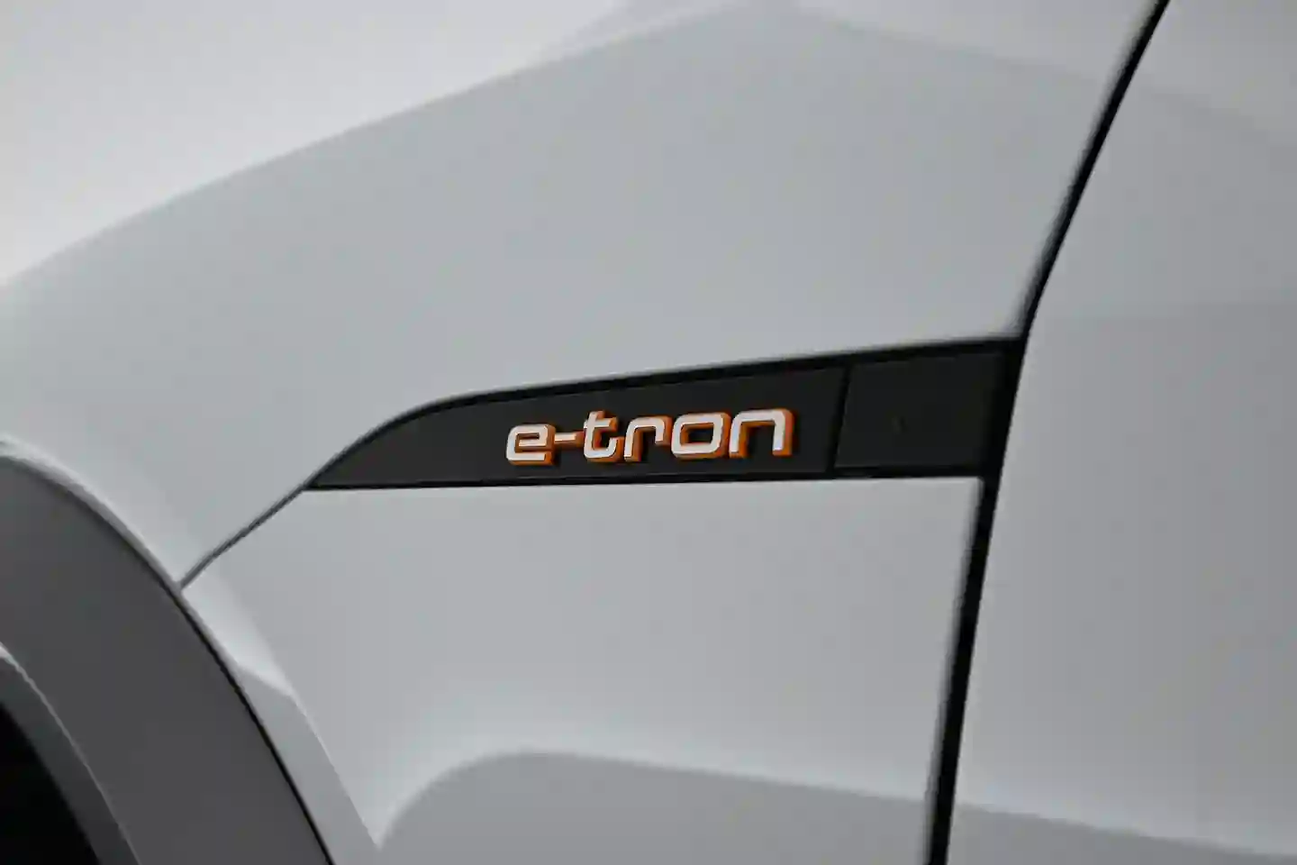 Car Image - 6E8VGmBzF9pgoyVEpYvRcu