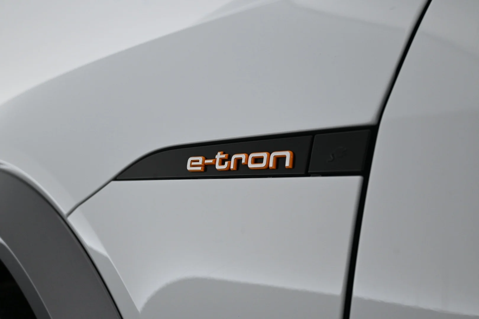 Car Image - 6E8VGmBzF9pgoyVEpYvRcu