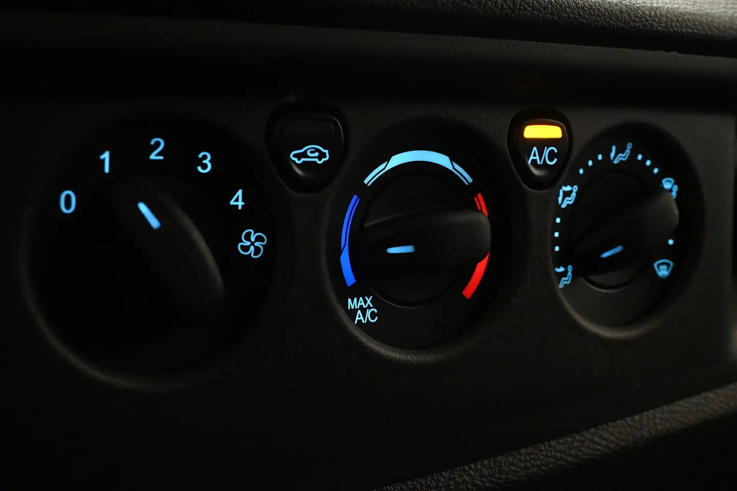 Car Image - 75iWdXy6iGctApQmotxu58