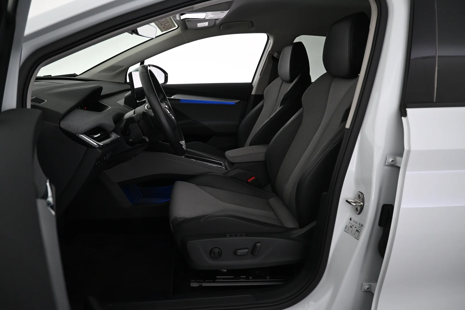 Car Image - 6syIhLi71X9RsXFaxCIzIN