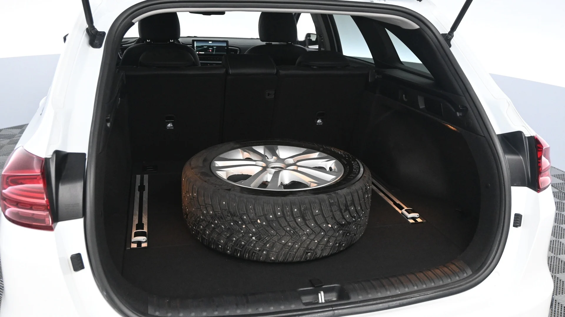 Car Image - 5TGc8pXVBpuJeTBDu5y3zO