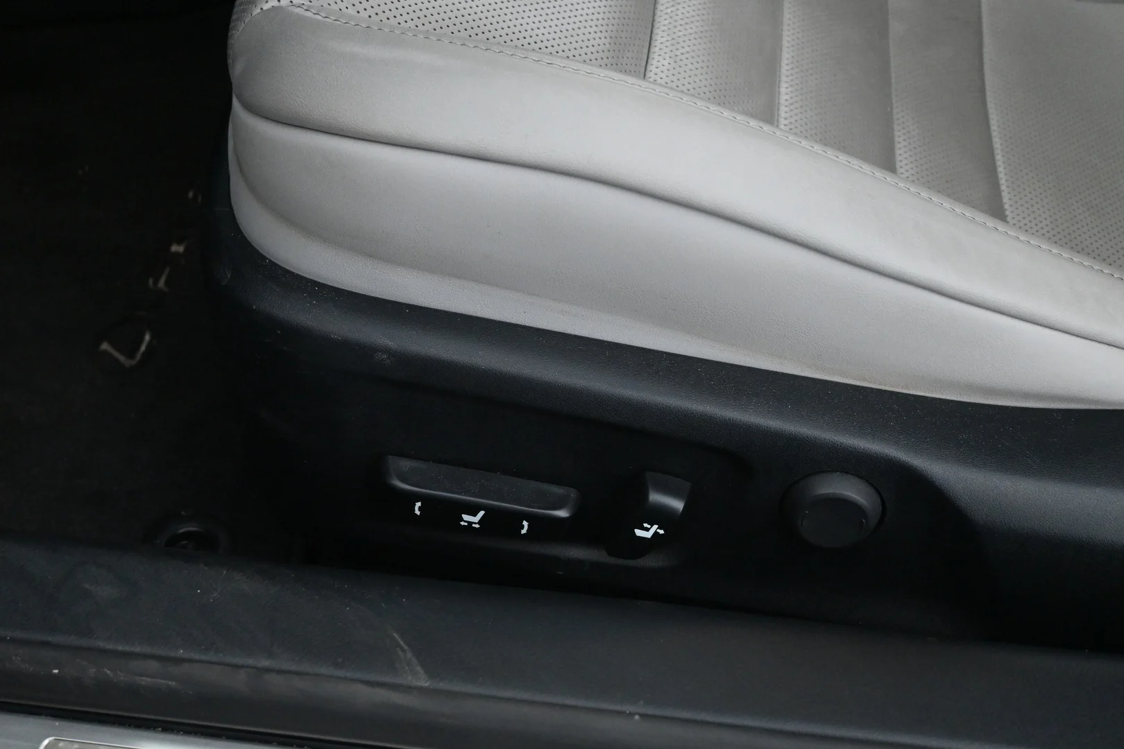 Car Image - 6kVA6FvrVDqAYJcdq6CEG1