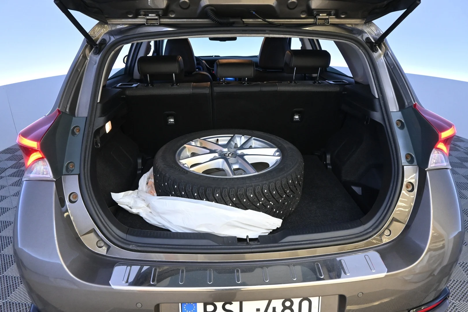 Car Image - 5q185jY661Vqz4B2KJMFne