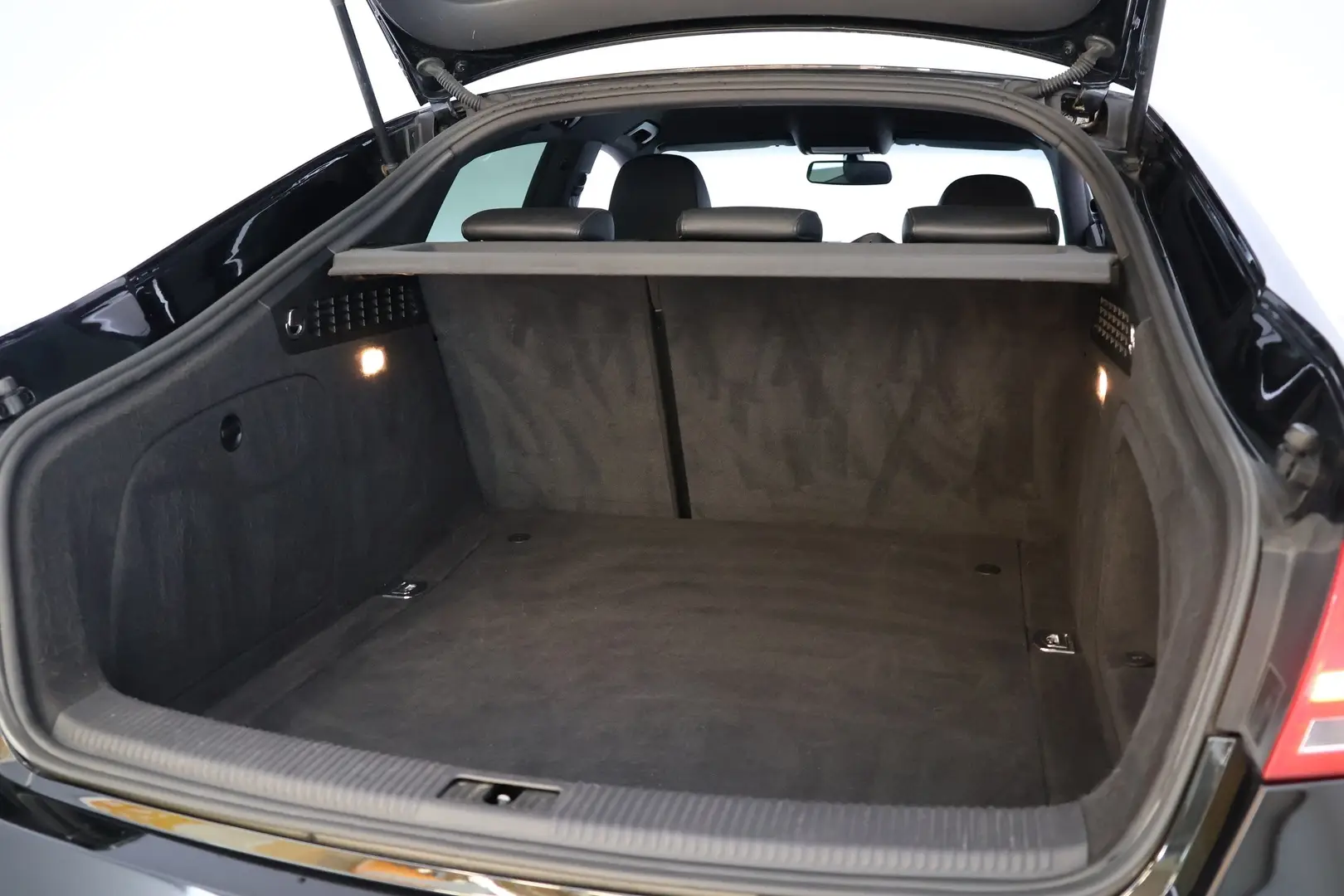 Car Image - 3BTw8fjPfiEKWlpDmaMcJW