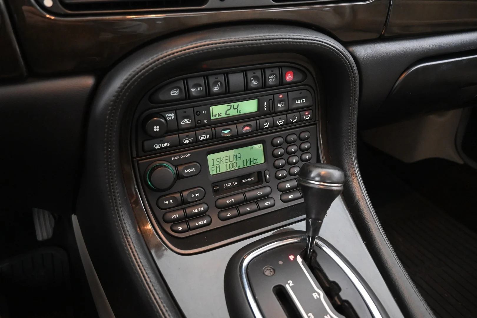 Car Image - FwyJT6Ga9AAlmVO8qm1Q8