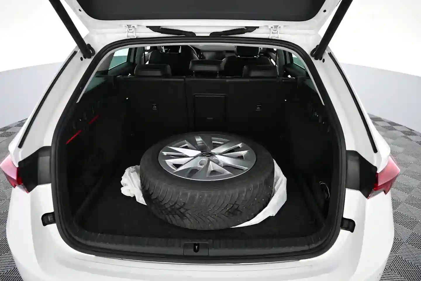 Car Image - 1RX7nvPWSSfk0Zmnsu7xTo