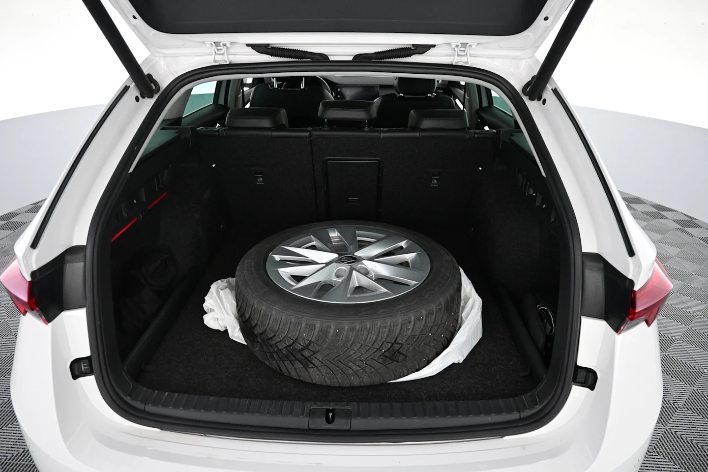 Car Image - 1RX7nvPWSSfk0Zmnsu7xTo