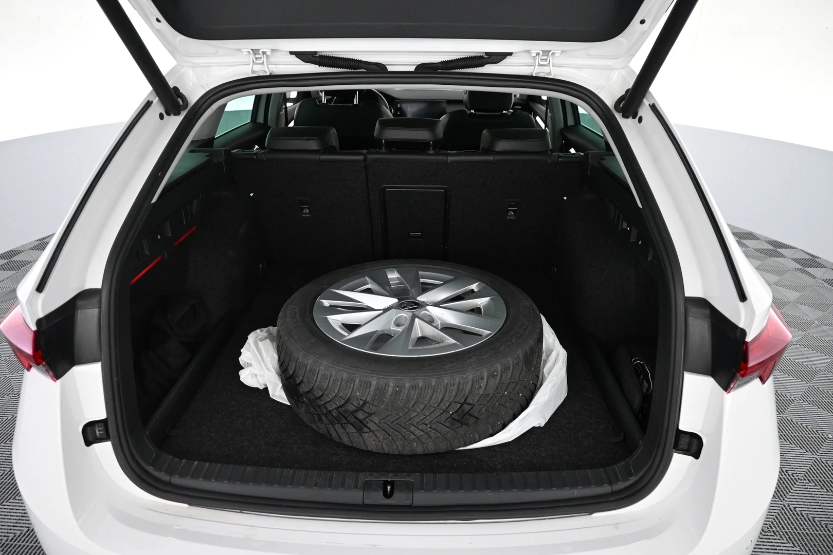 Car Image - 1RX7nvPWSSfk0Zmnsu7xTo