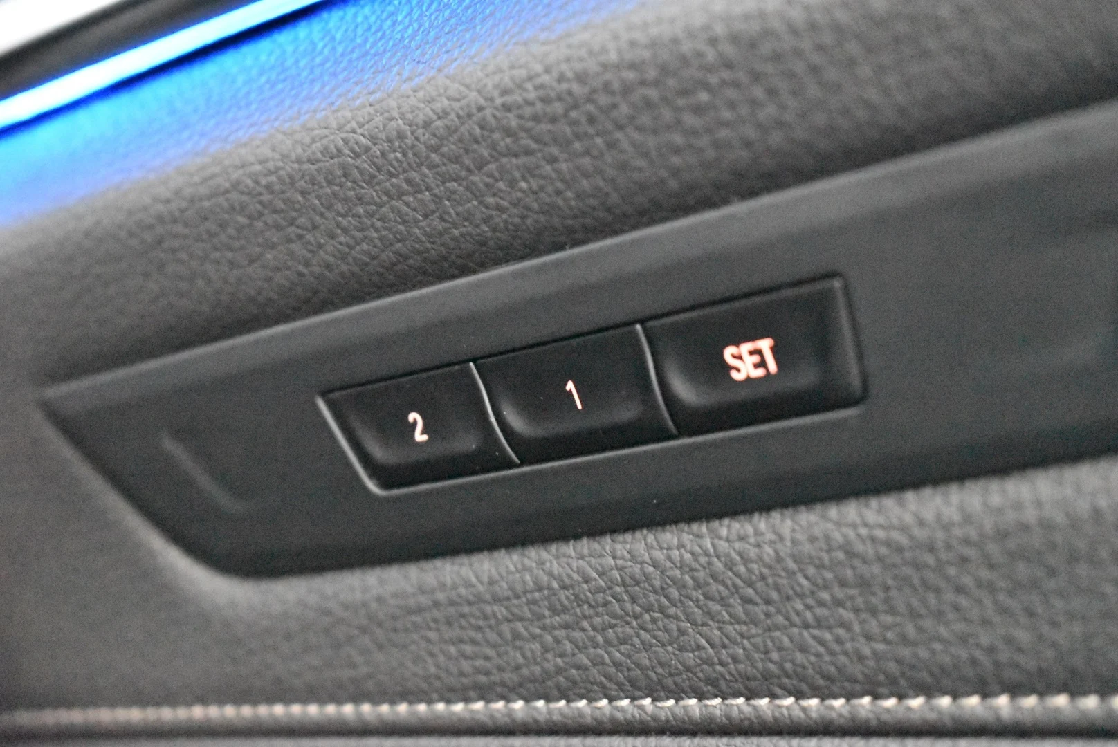 Car Image - 10x7DI300gjr3XC7yxPZQn