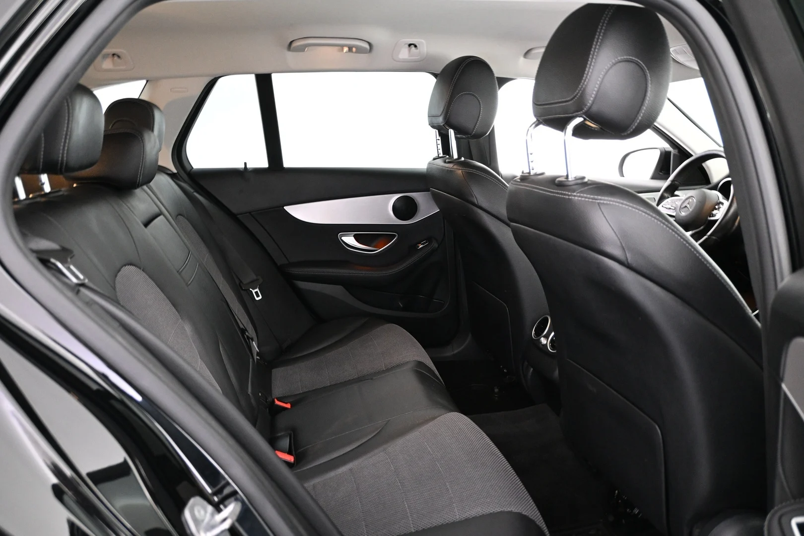 Car Image - 3gUIPtBjSSizwZx139HtQ6