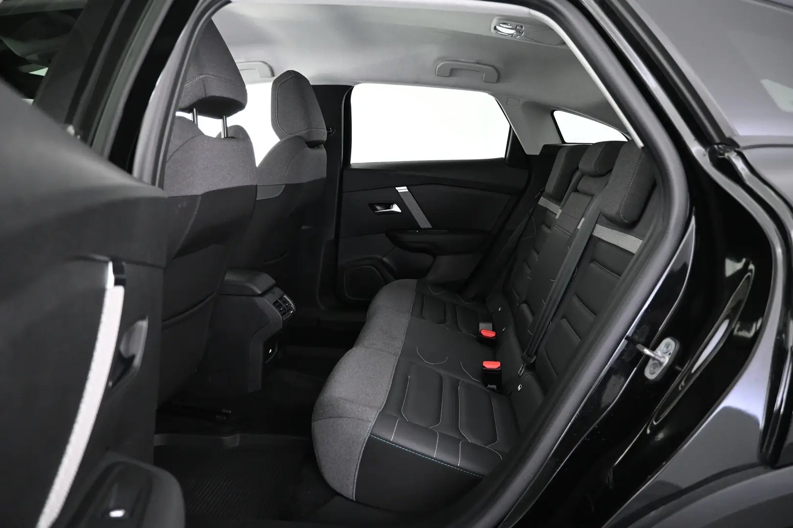 Car Image - 4R17RVQGoqZ7iE3RxXkTJi