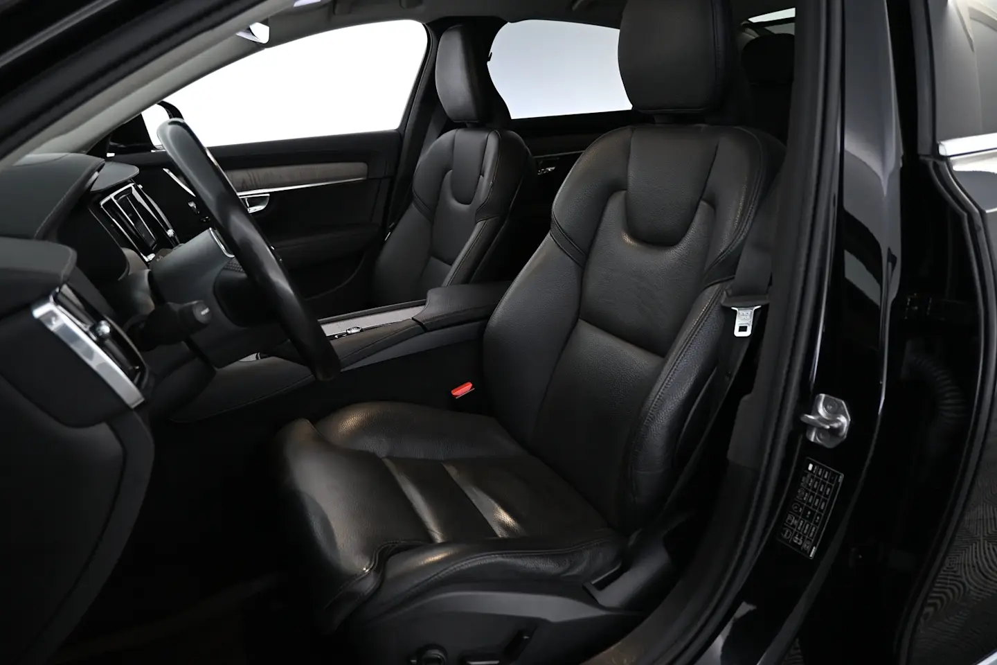 Car Image - 4xaQBJMt9sqErWu7xChVJl