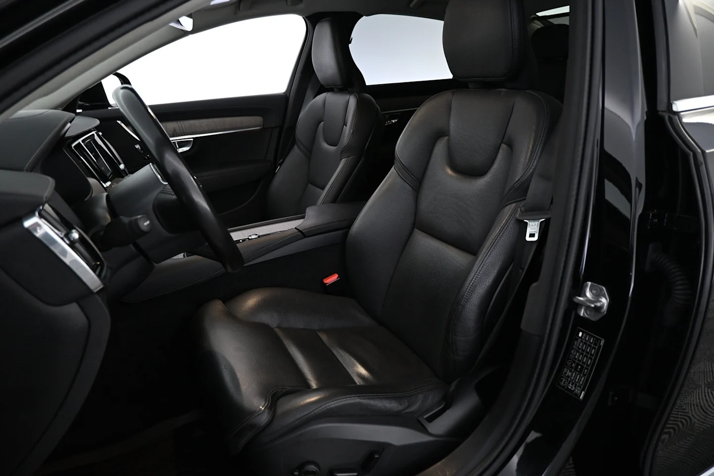 Car Image - 4xaQBJMt9sqErWu7xChVJl