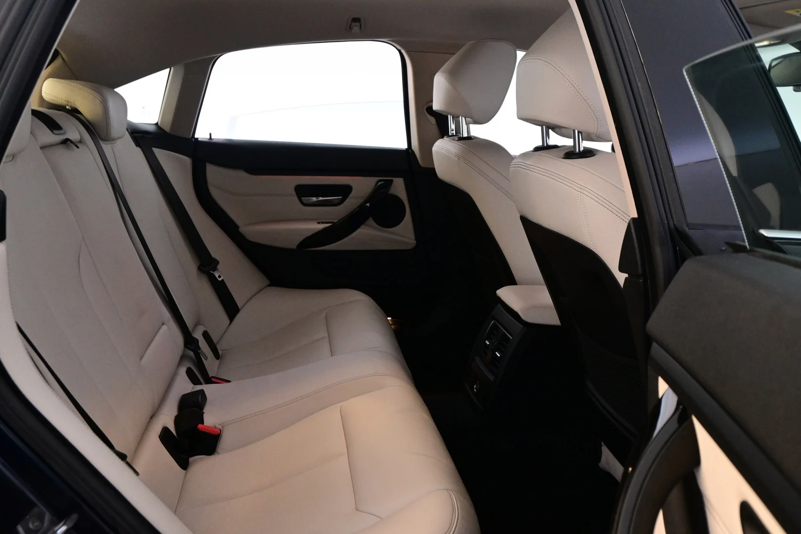 Car Image - 3fEqbRJecv8zDMR6pct7WH