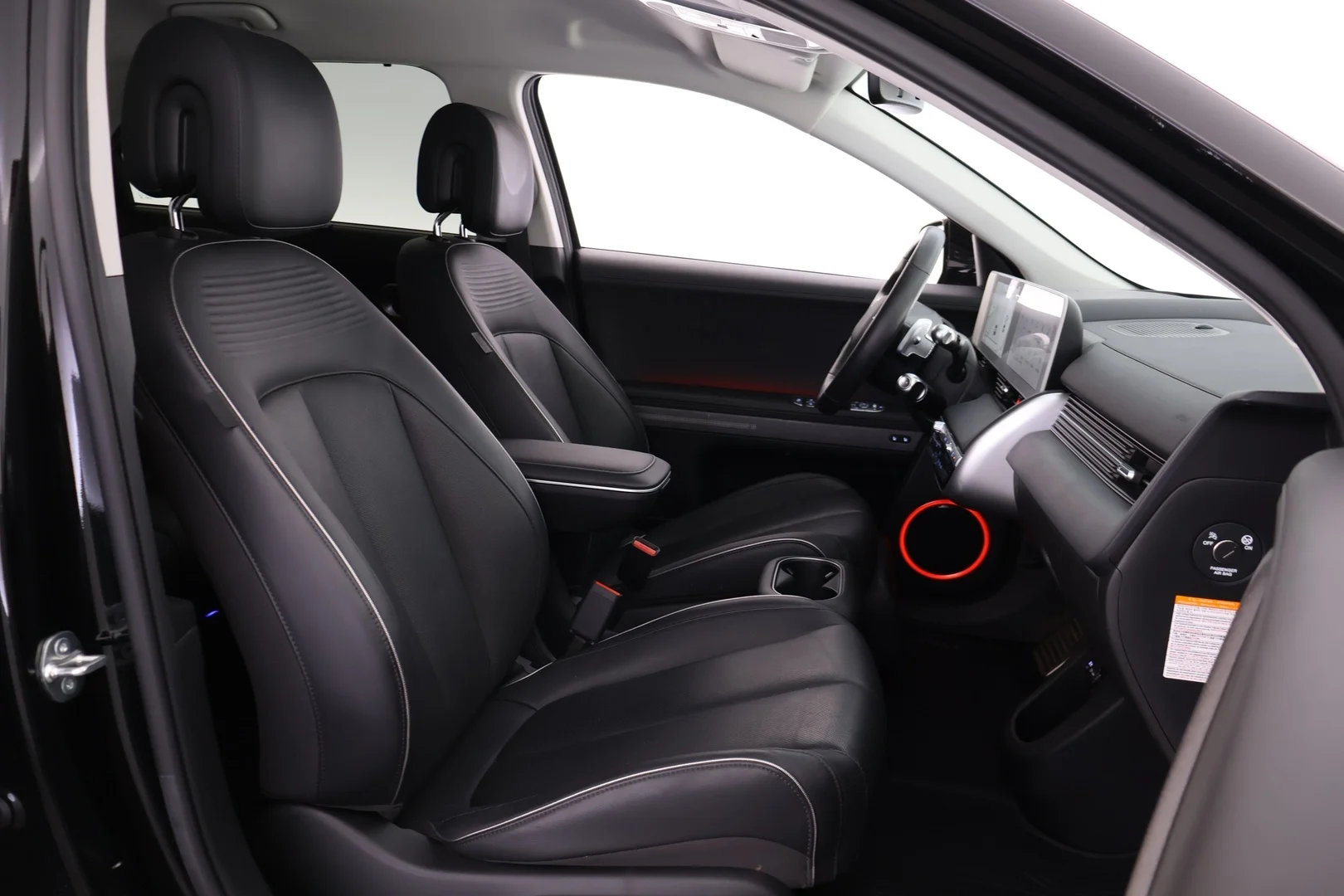 Car Image - 2kVwH8JO3uRpVMMKYSi2x2