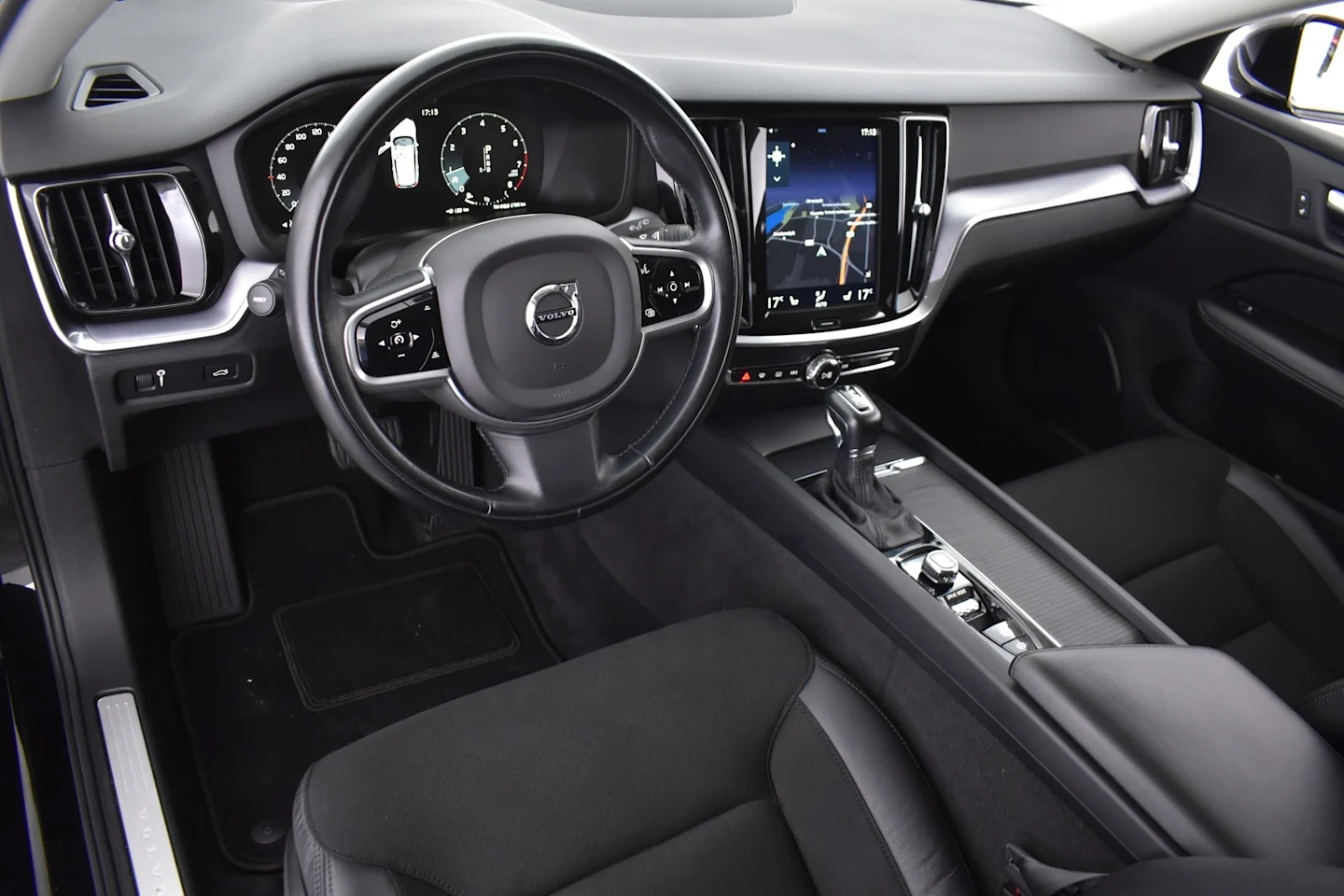 Car Image - 7ytM2rzBNuD17Ap5kUznHC