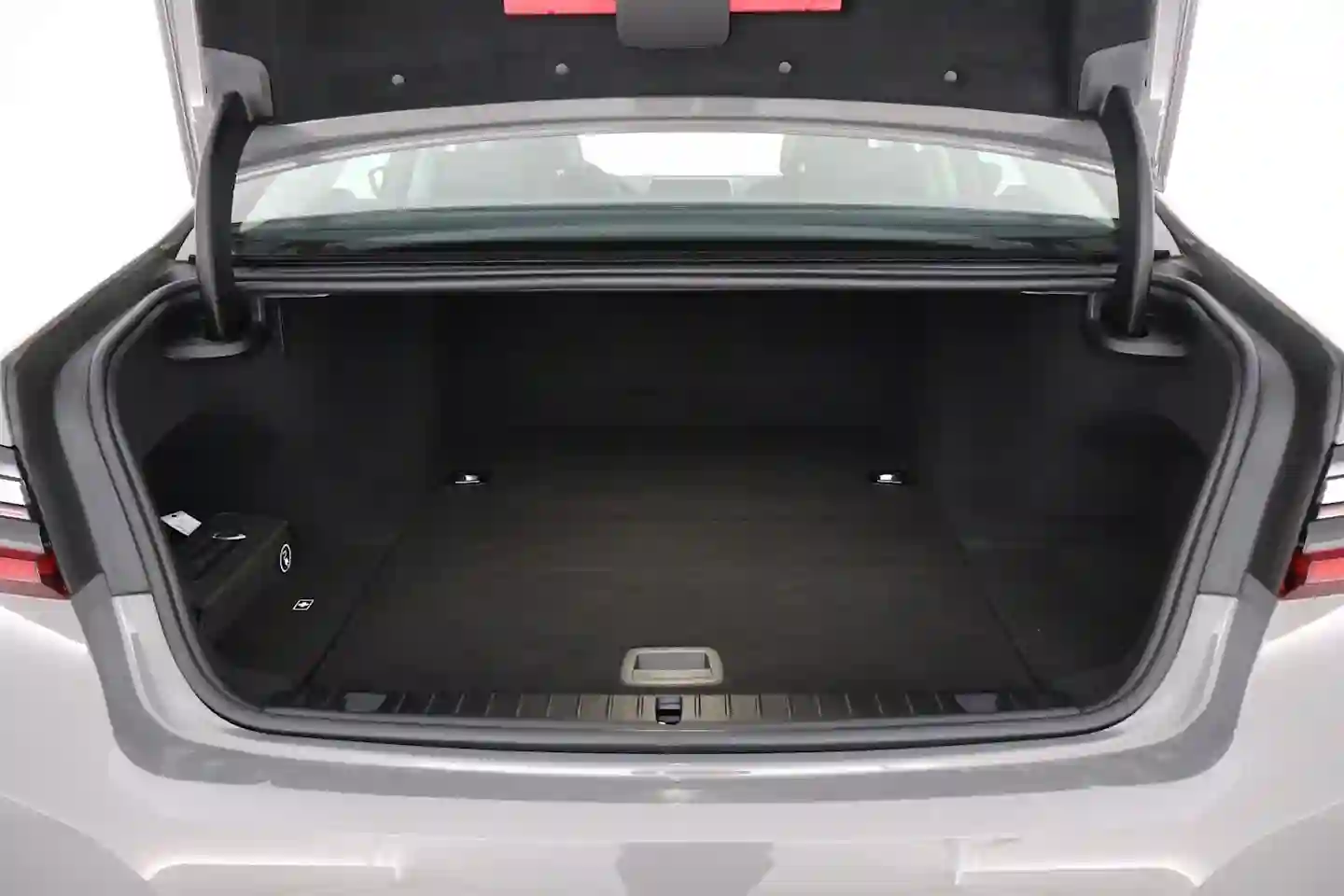 Car Image - 4n5DGxEY0OZAcxM1u6HMUb