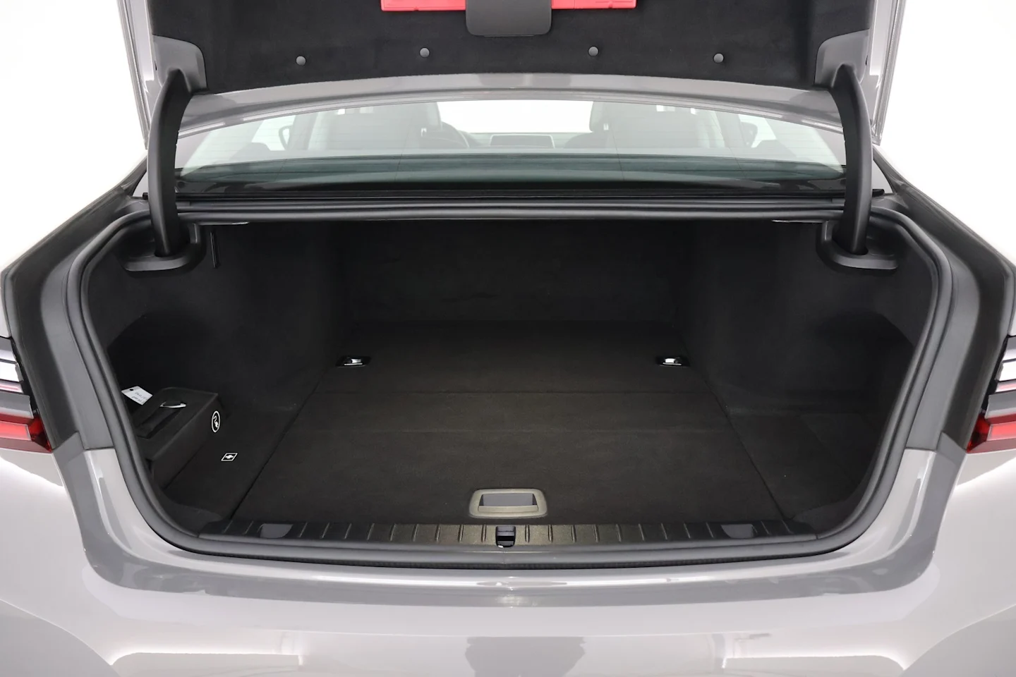 Car Image - 4n5DGxEY0OZAcxM1u6HMUb