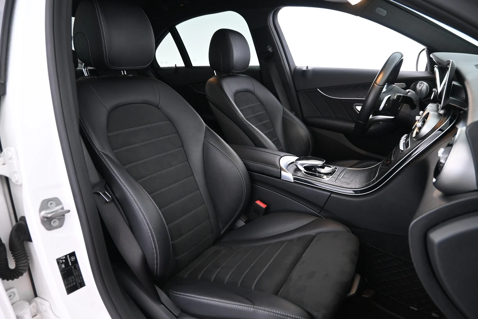 Car Image - 2zX3n8Rje3MiJPoHRIT2b2