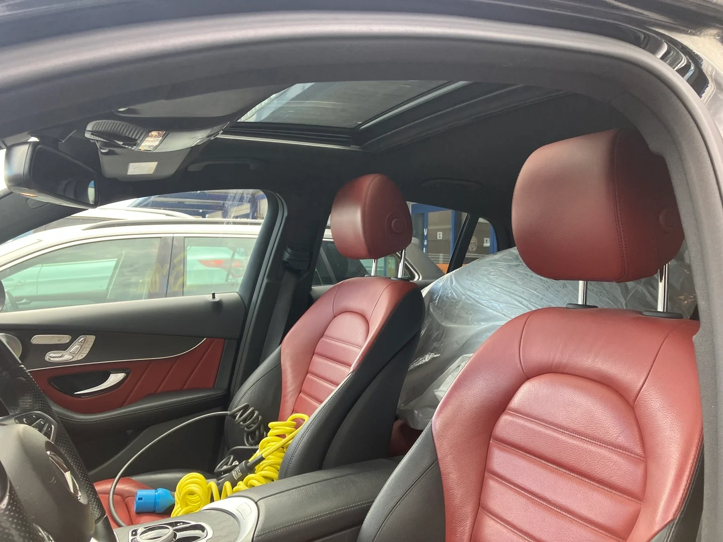 Car Image - ZrxcVuCEovyesBMEfNB7T