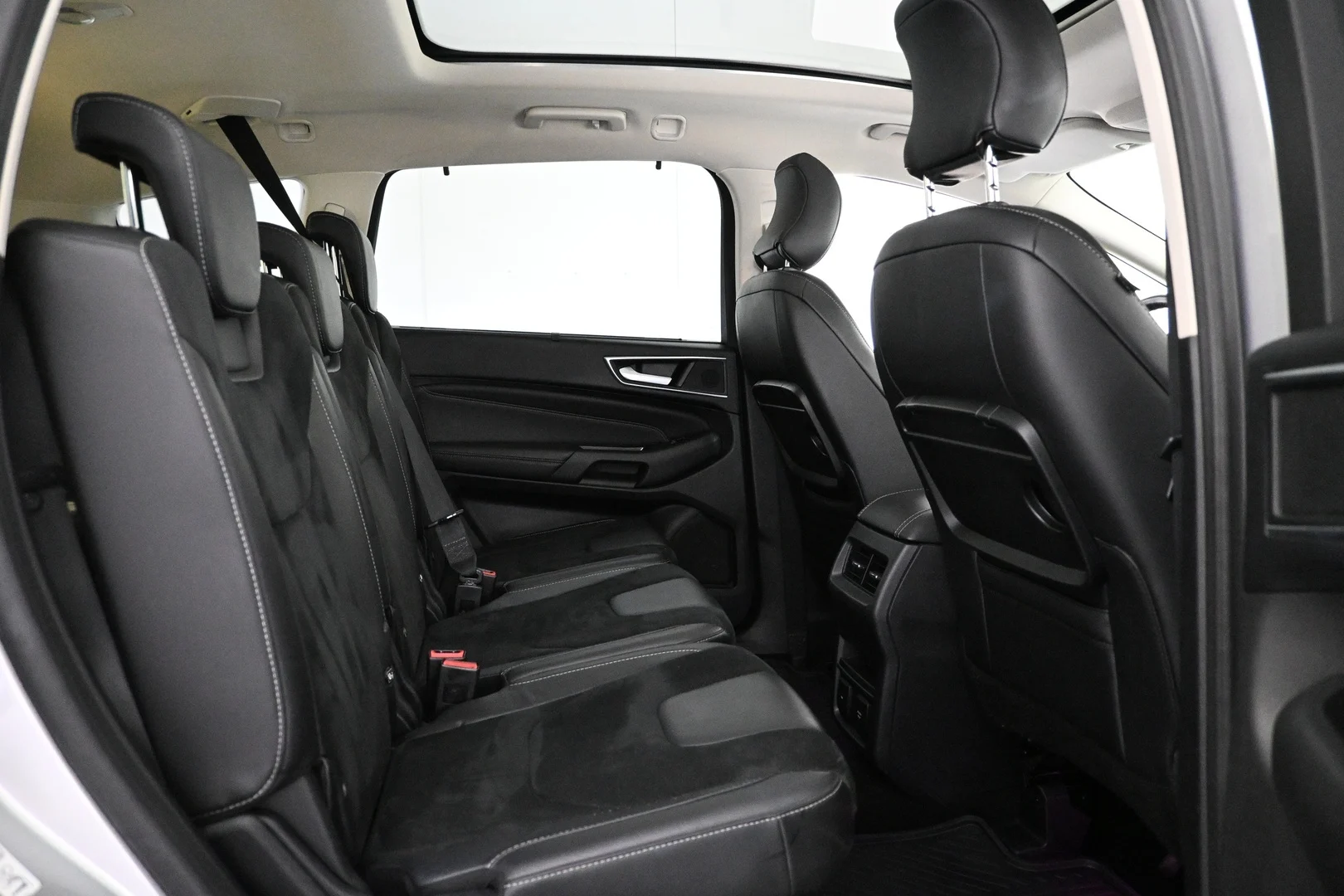 Car Image - 4T2d0GwLx97WpUTrCVmPBa